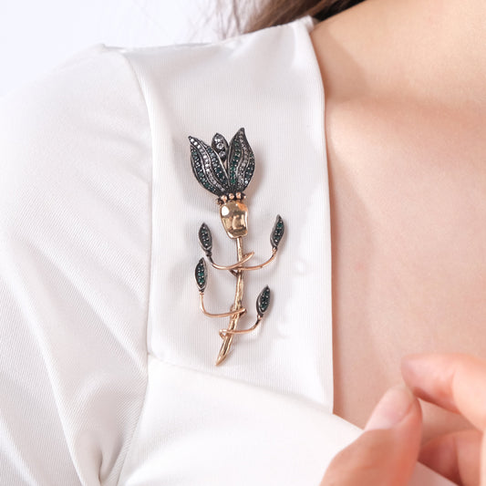 3.7 Carat Natural Diamond and Emerald Brooch – Elegant Fine Jewelry - Gold Stone Diamond