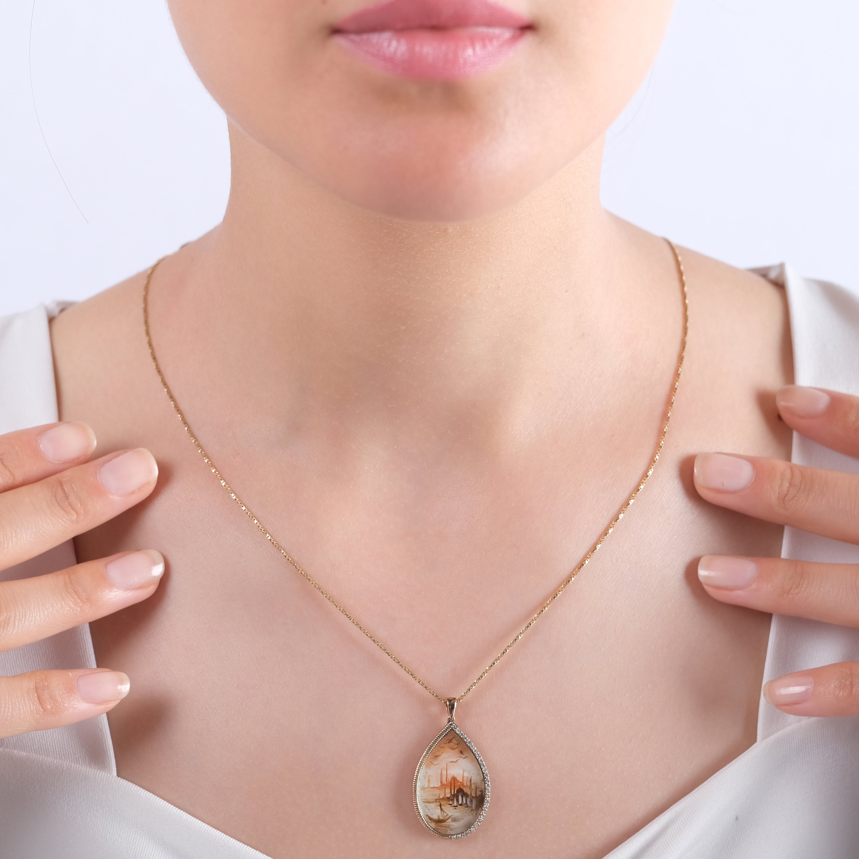 0.18 Carat Diamond Necklace with Bosphorus Motif – Elegant Fine Jewelry - Gold Stone Diamond