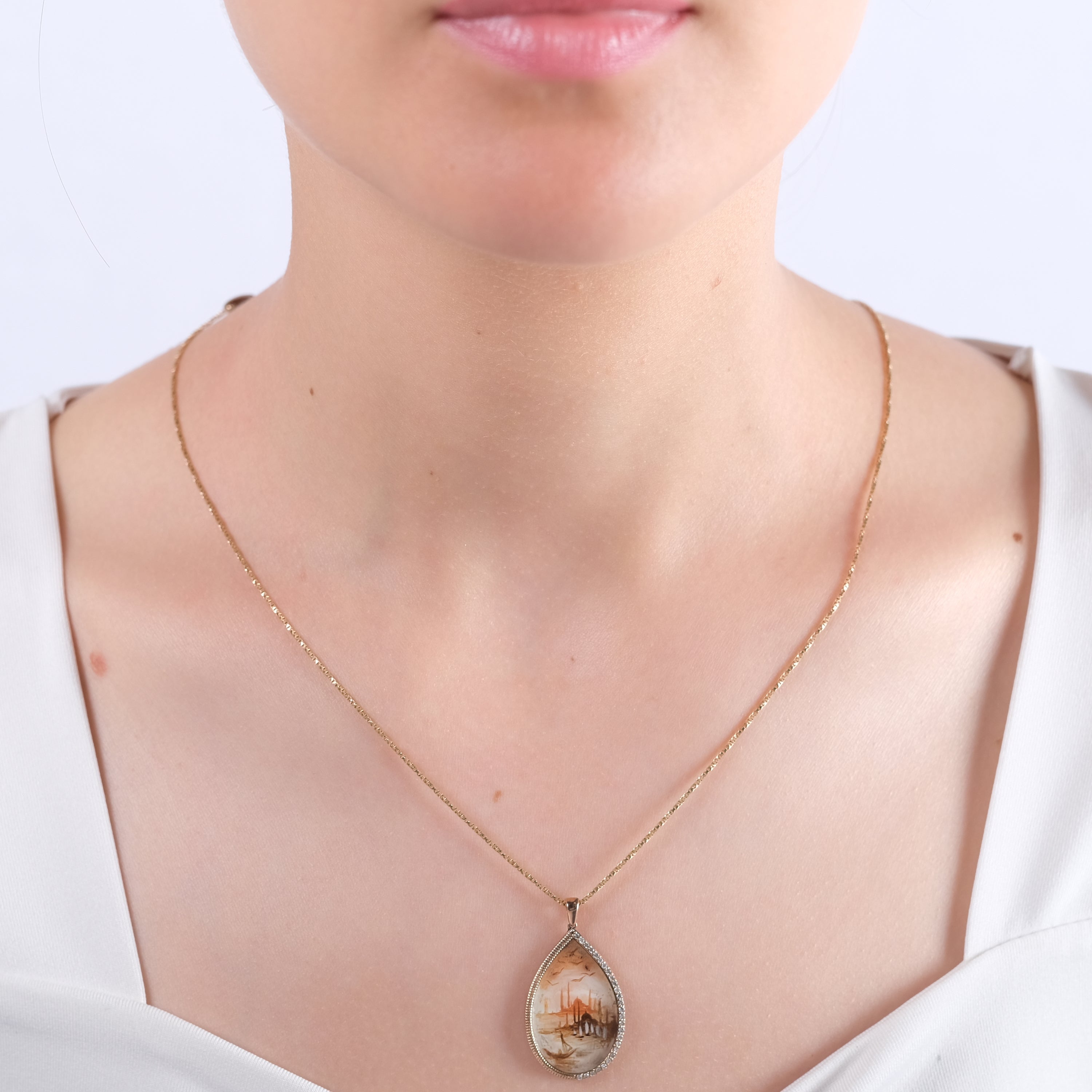 0.18 Carat Diamond Necklace with Bosphorus Motif – Elegant Fine Jewelry - Gold Stone Diamond