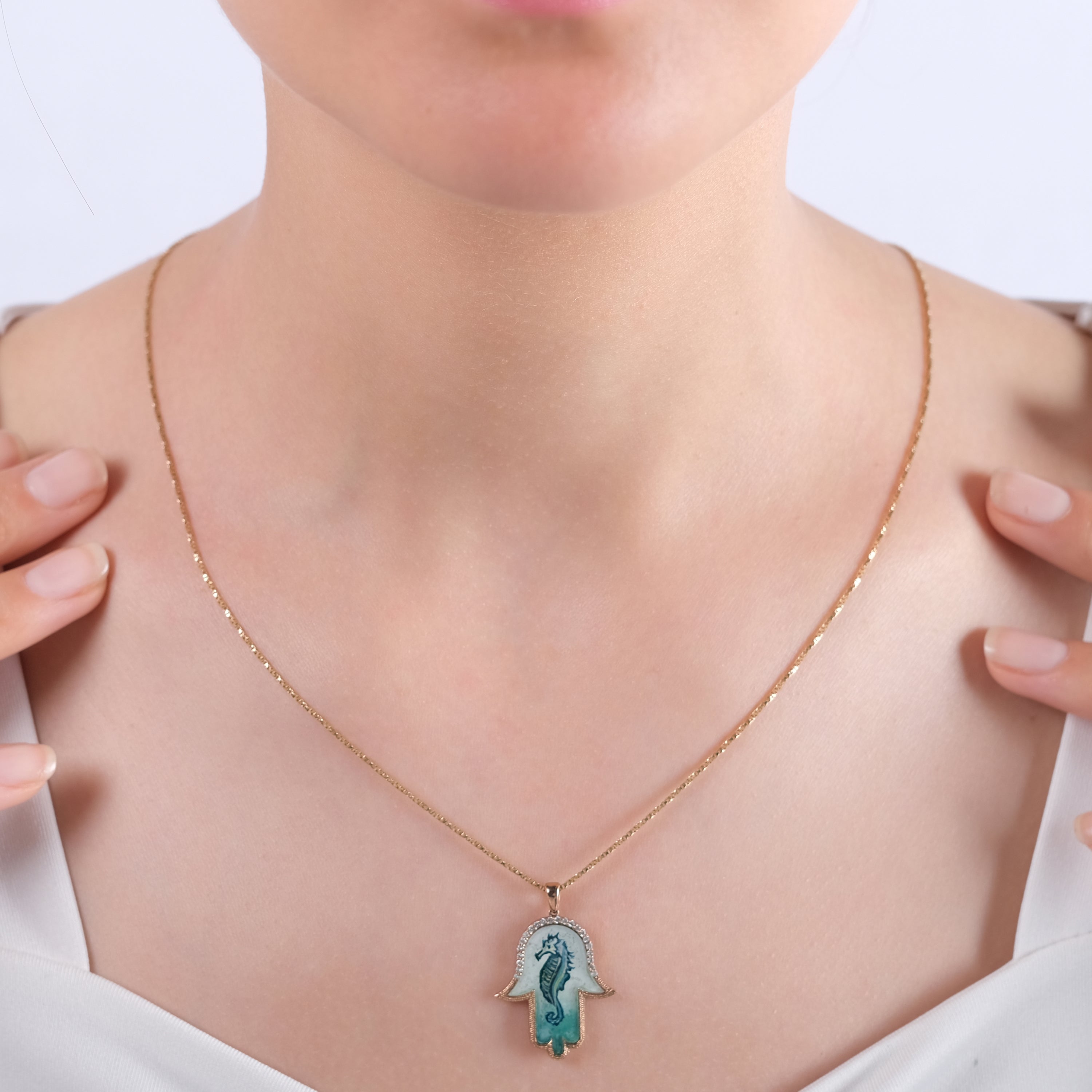 0.17 Carat Natural Diamond Necklace with Seahorse Motif - Gold Stone Diamond