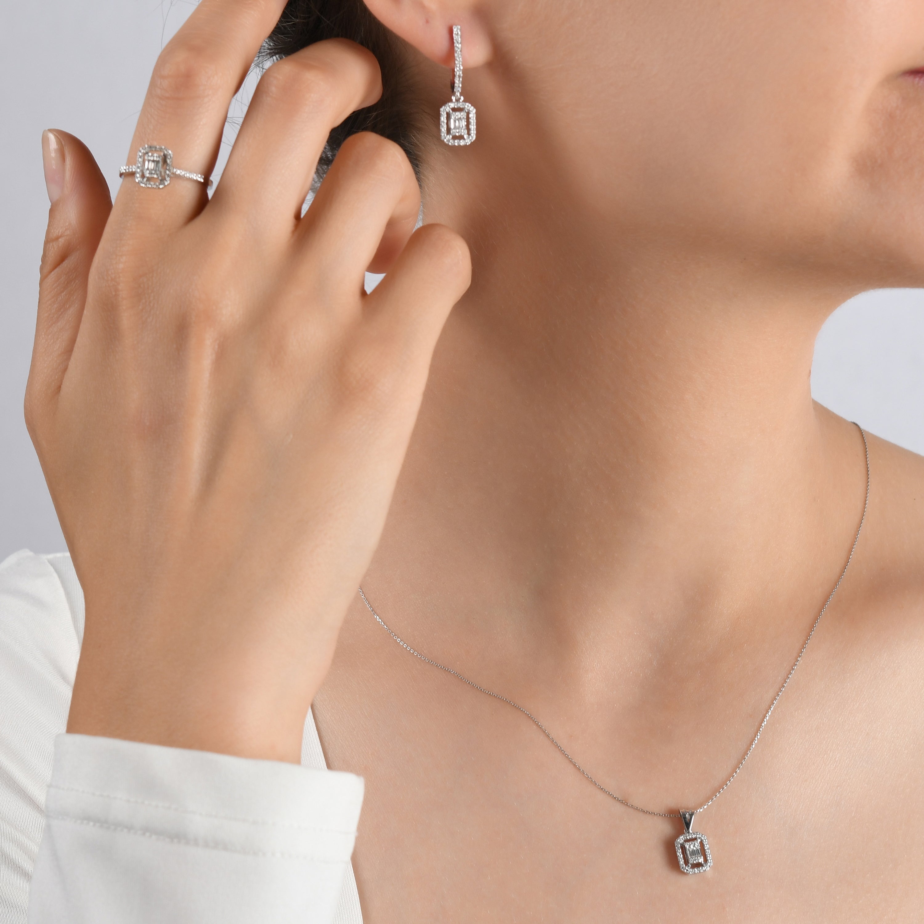 0.15 Carat Baguette Diamond Necklace – Elegant Fine Jewelry Design - Gold Stone Diamond
