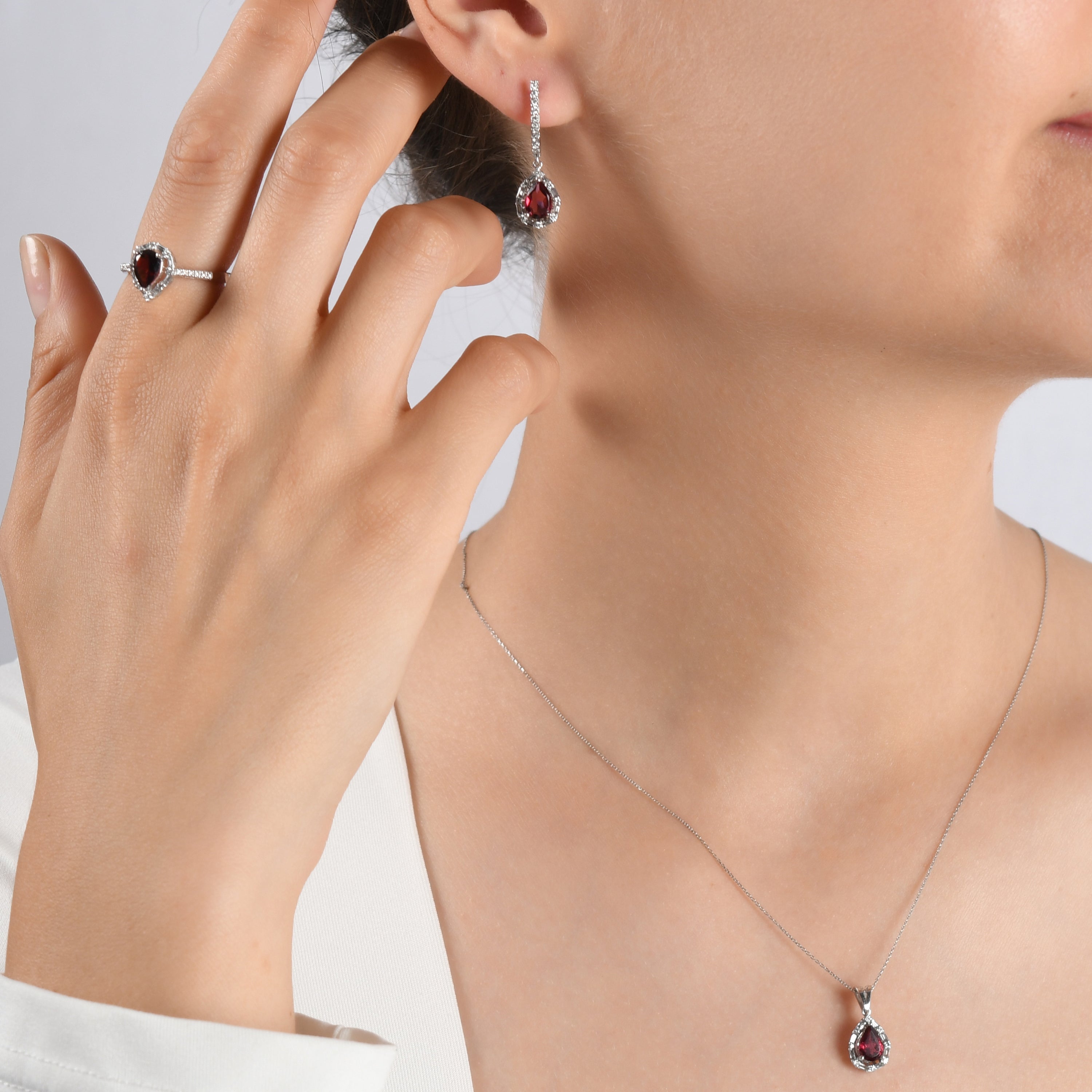 0.94 Carat Natural Diamond and Garnet Necklace – Fine Jewelry Design - Gold Stone Diamond