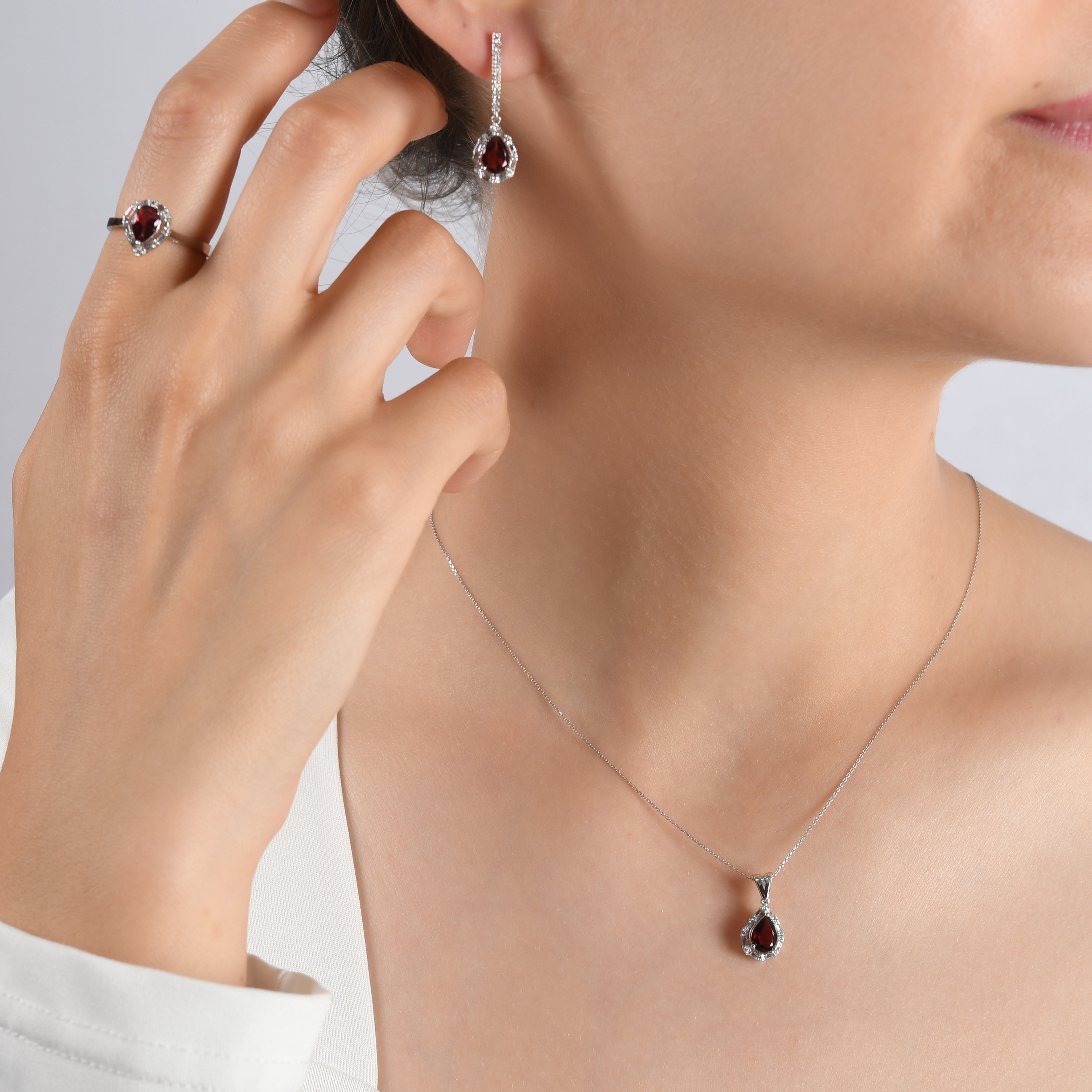 0.86 Carat Natural Diamond and Rhodolite Necklace – Fine Jewelry Design - Gold Stone Diamond