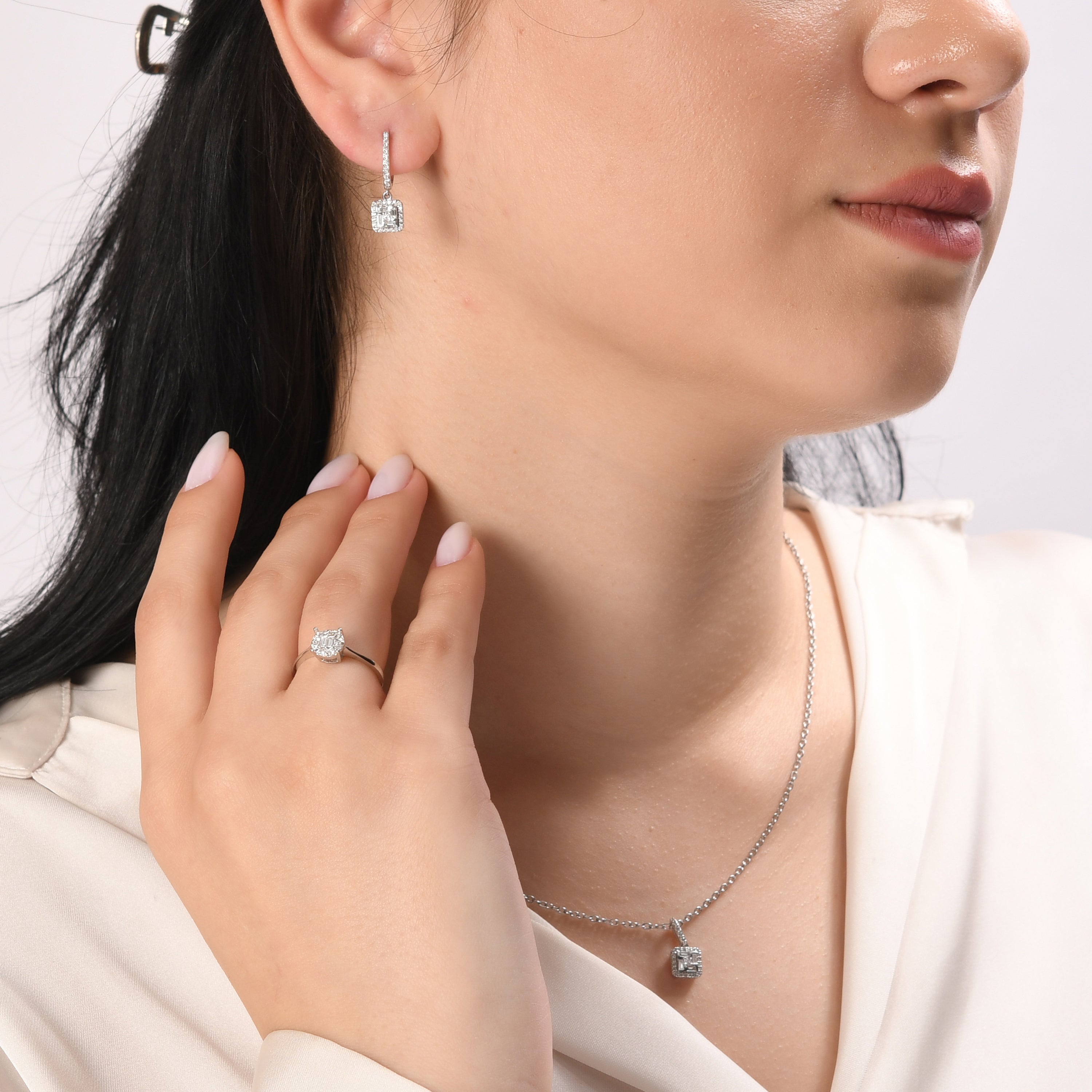 0.26 Carat Baguette Diamond Necklace – Elegant Fine Jewelry Design - Gold Stone Diamond