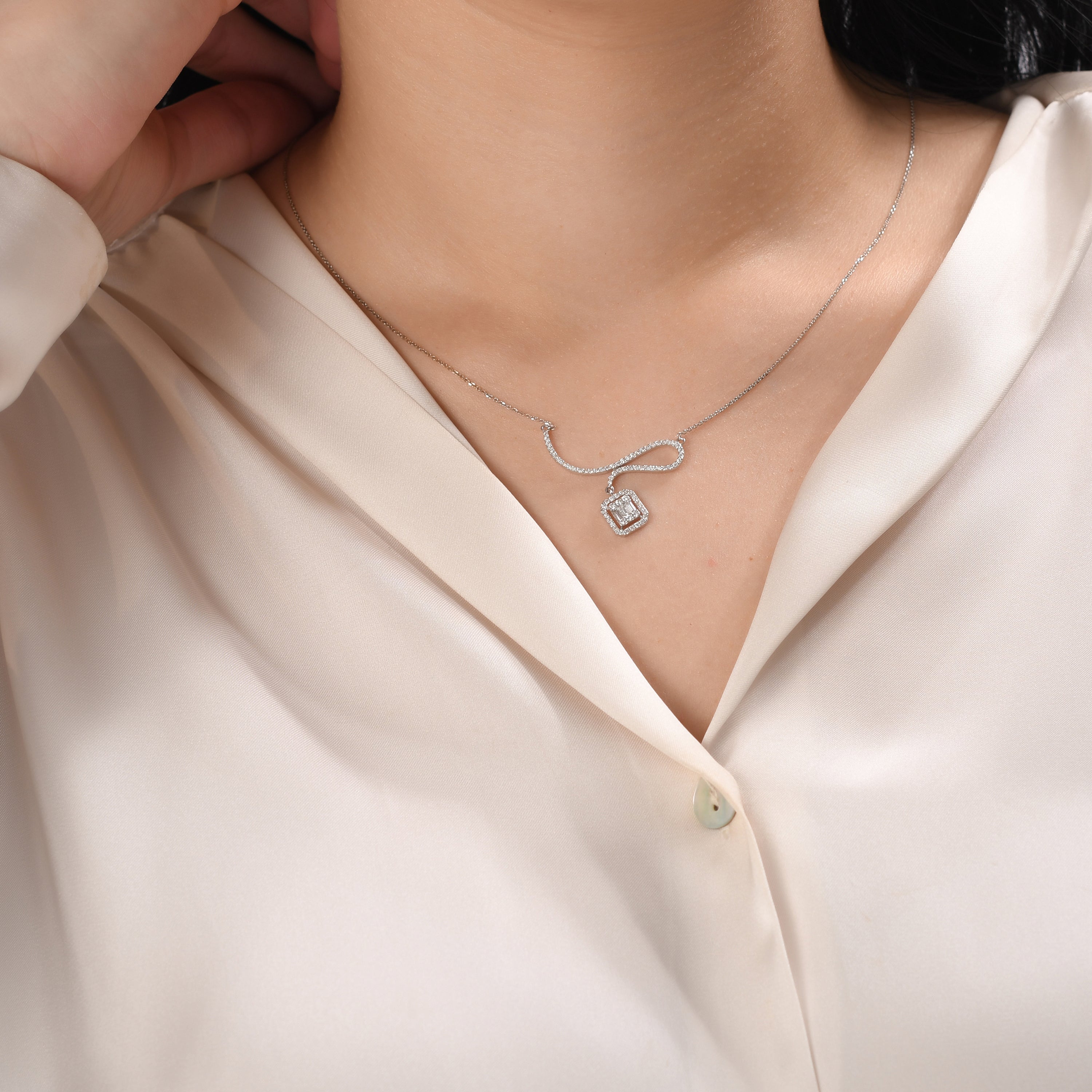 0.46 Carat Baguette Diamond Necklace – Elegant Fine Jewelry Design - Gold Stone Diamond