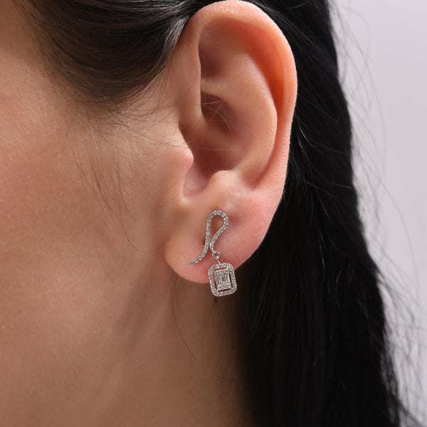 0.14 Carat Baguette Diamond Earrings – Elegant Fine Jewelry Design