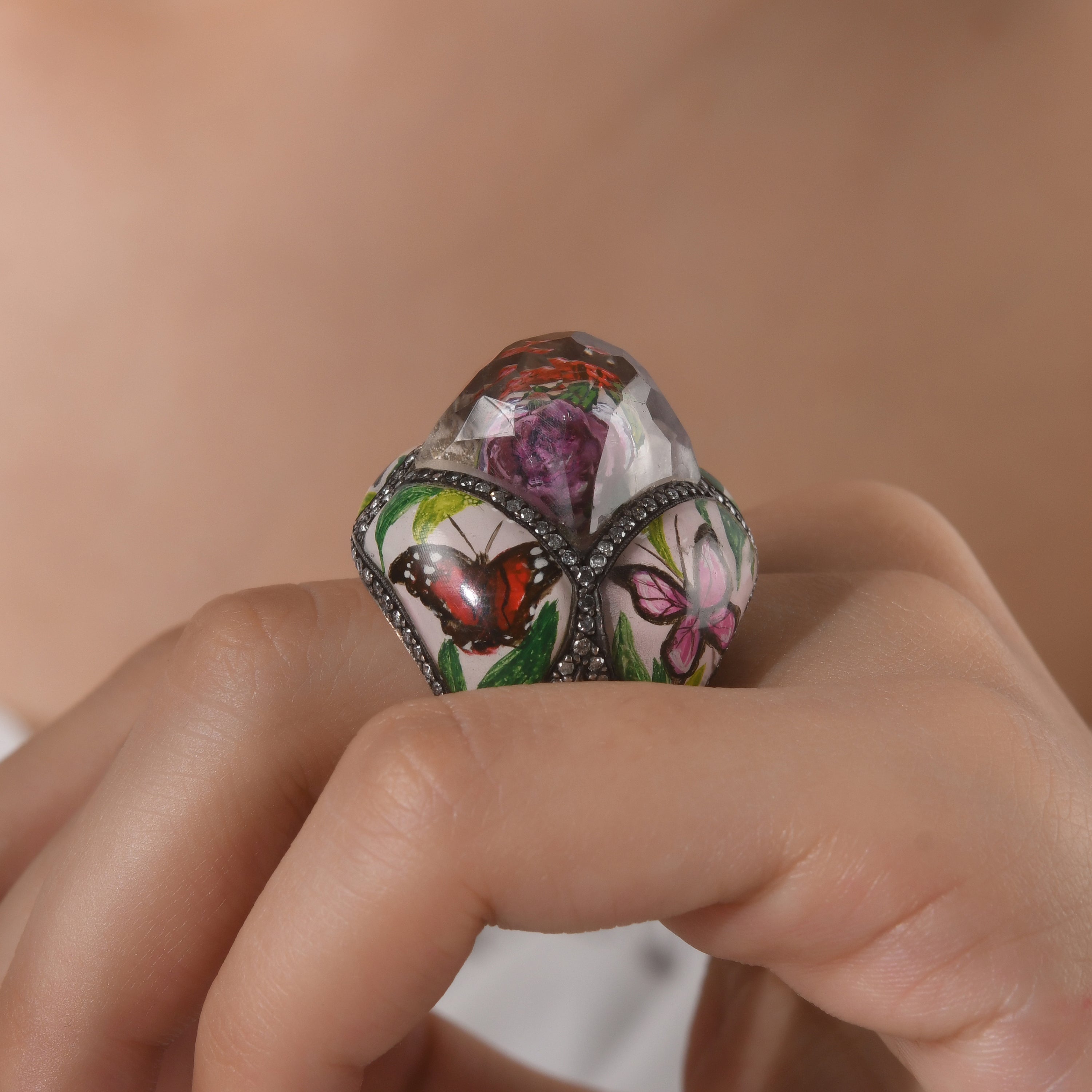 3.28 Carat Natural Diamond and Butterfly Motif Ring - Gold Stone Diamond