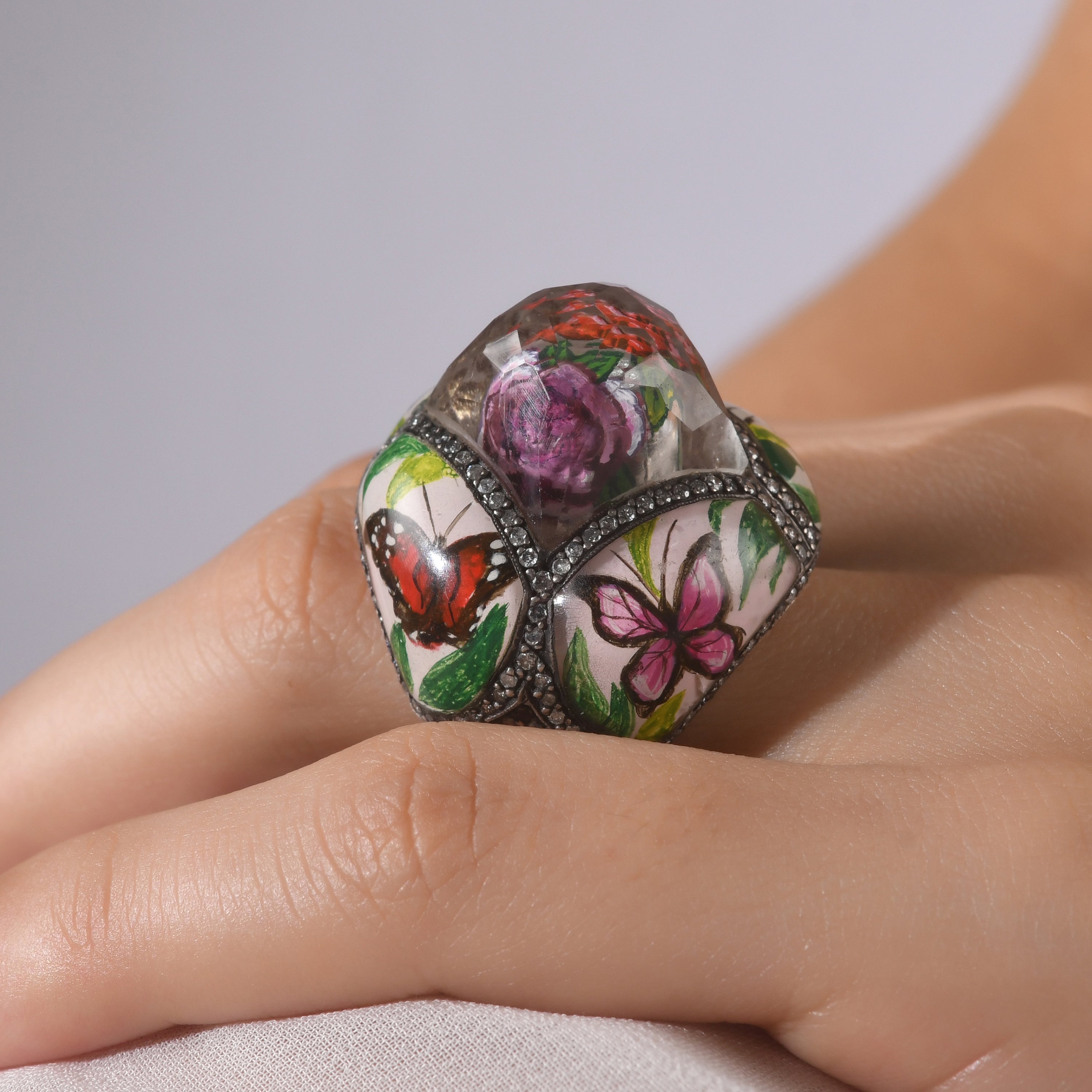 3.28 Carat Natural Diamond and Butterfly Motif Ring - Gold Stone Diamond