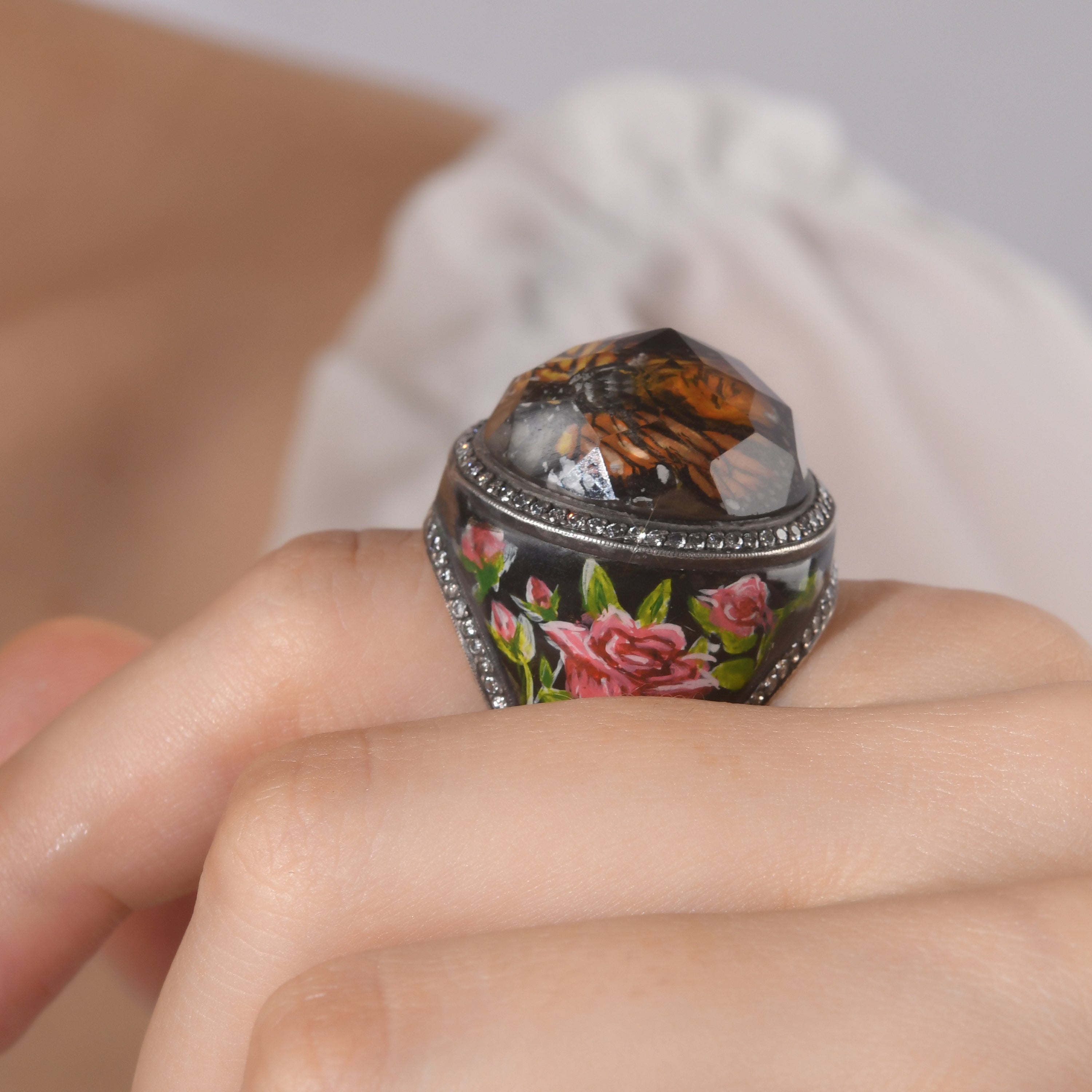 2.01 Carat Natural Diamond Bee Design Ring – Fine Jewelry Design - Gold Stone Diamond