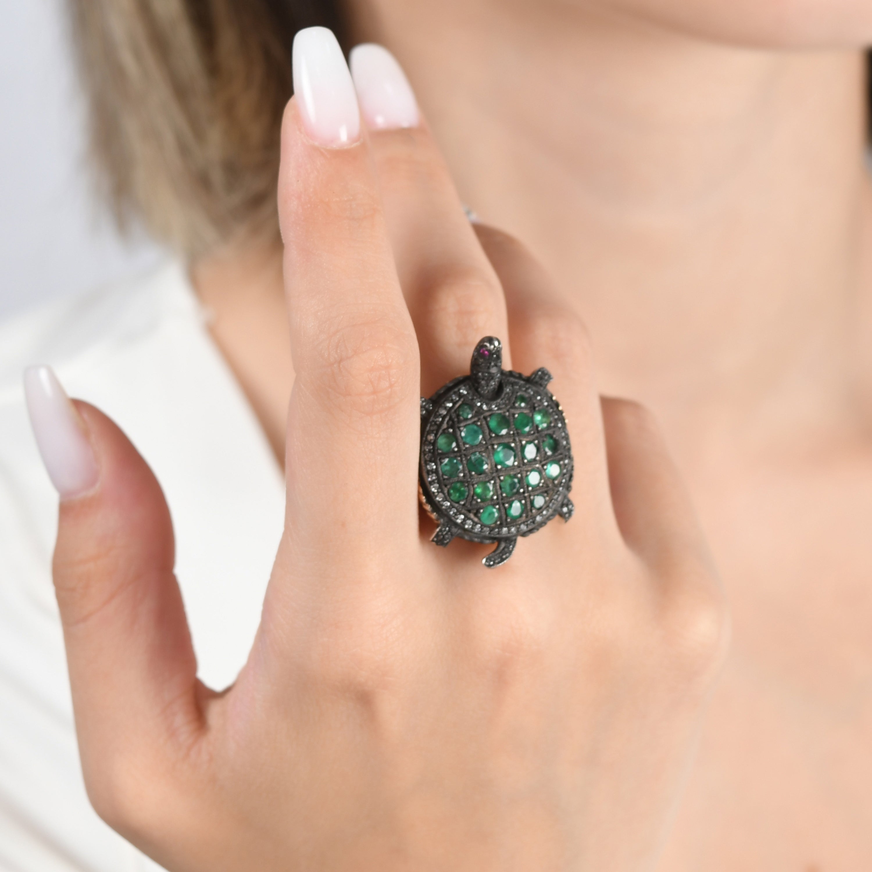 3.55 Carat Natural Diamond and Emerald Turtle Design Ring - Gold Stone Diamond