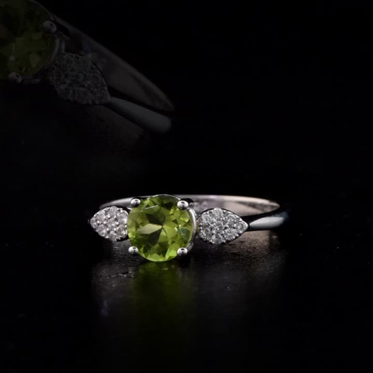 0.86 Carat Natural Diamond and Peridot Ring – Fine Jewelry Design