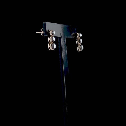0.87 Carat Tria Diamond Earrings – Elegant Fine Jewelry Design